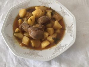 Πατάτες γιαχνί με κρέας Γίδα